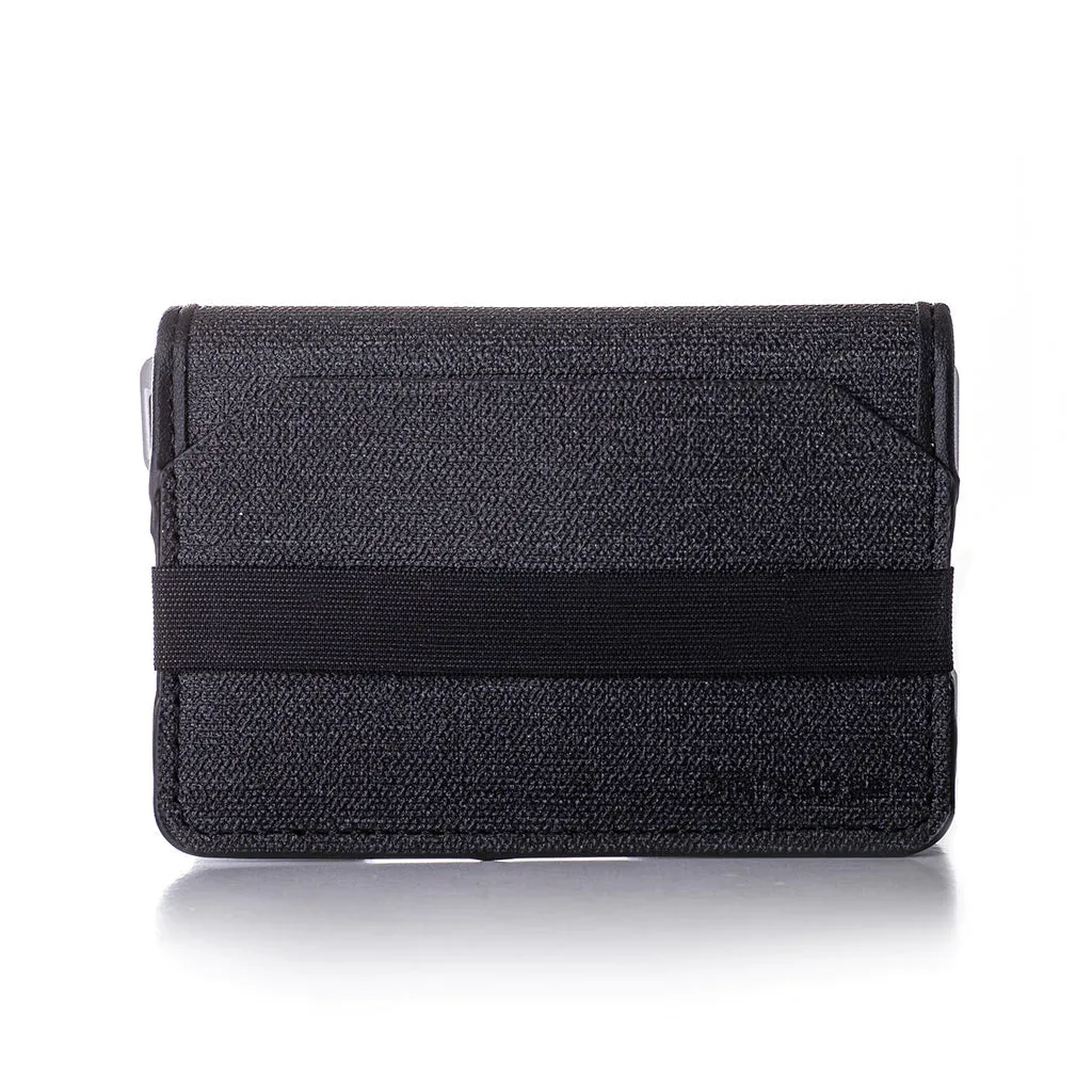 D03 Dapper™ AirTag Wallet